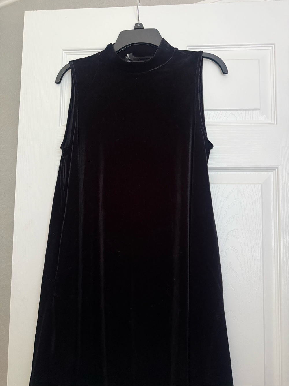 Agnes & Dora Black Velvet Mock Neck Swing Dress L